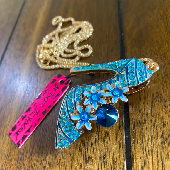 NWT “Betsey Johnson Blue Shoe Necklace” - Picture 6 of 8